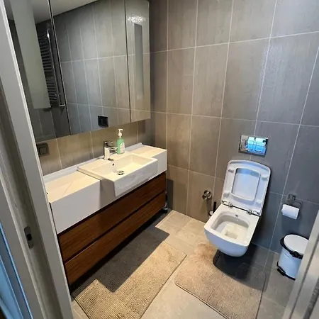 Skyland Apartman *